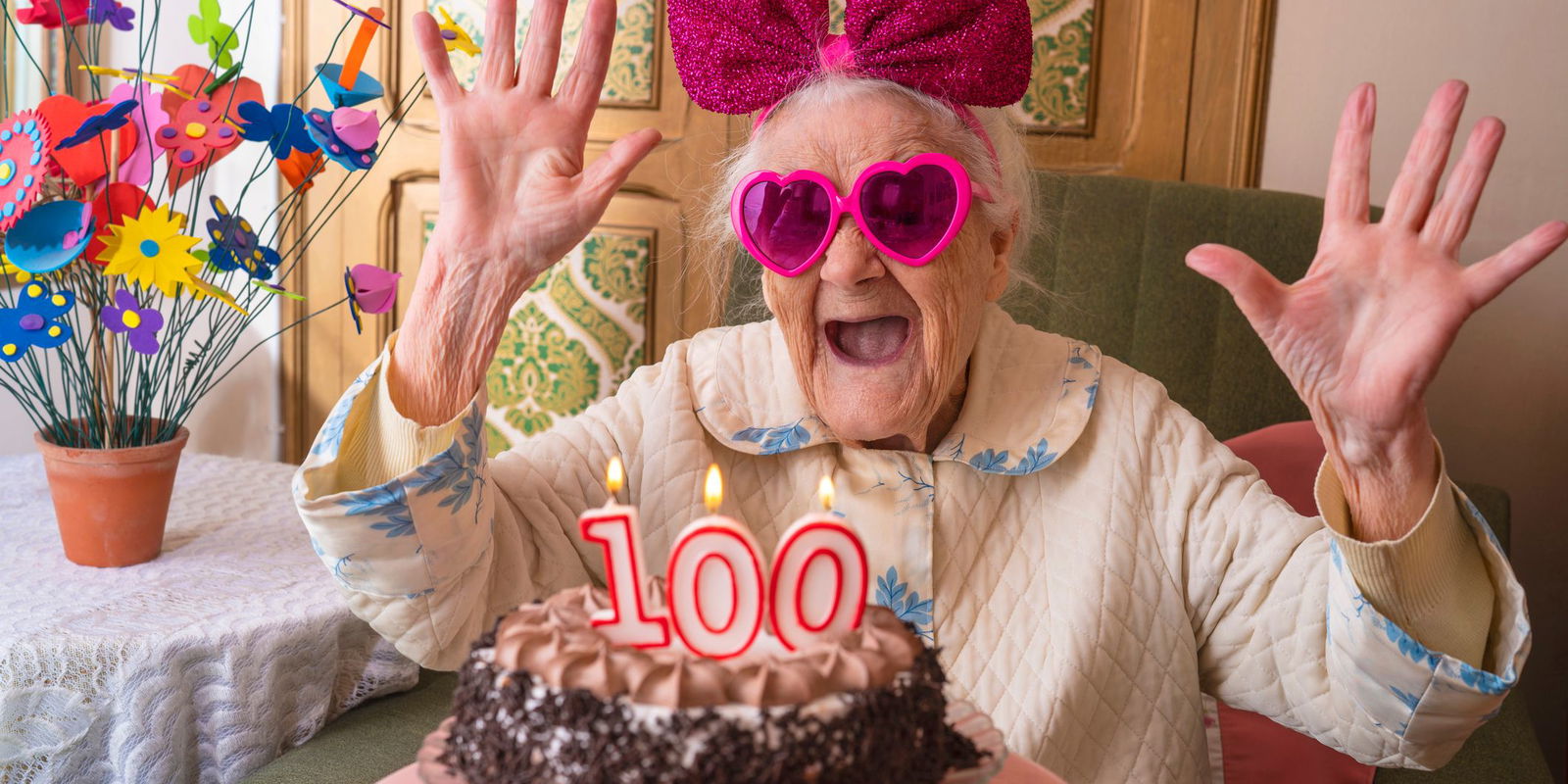 100-years-old-birthday-cake-to-old-woman-1173607293_2123x1416.jpeg