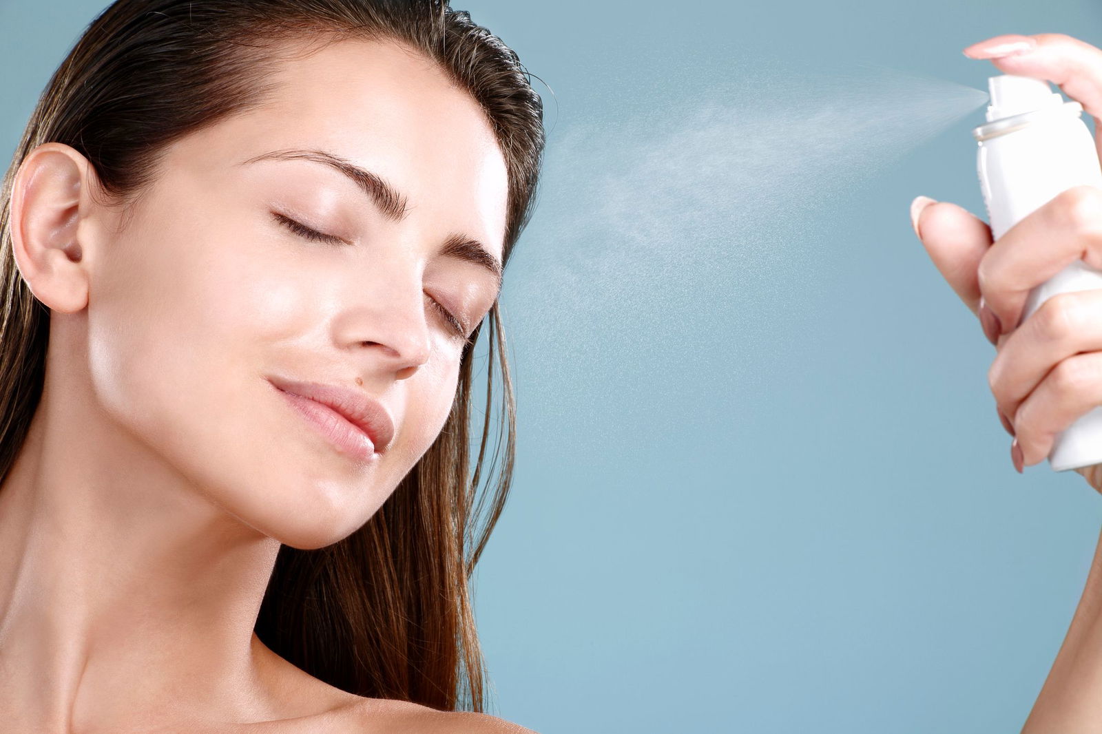 Beautiful-woman-applying-spray--water-treatment-on-face-477444627_2122x1415.jpeg