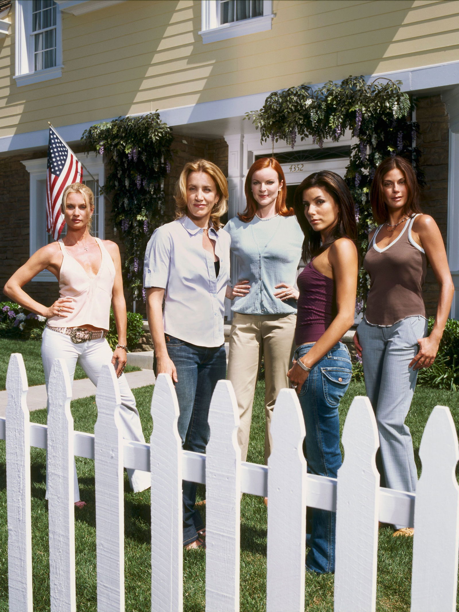 DESPERATE-HOUSEWIVES-93416660_2250x3000.jpeg