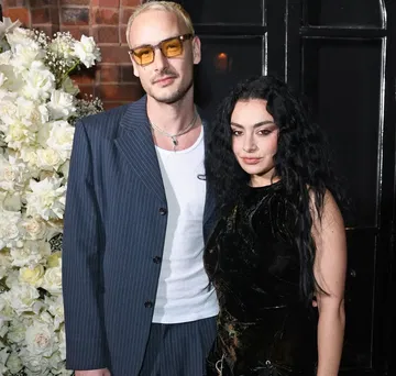 Pop Kültür Radarında Bu Hafta: Charli XCX ve George Daniel’dan brat Düğünü