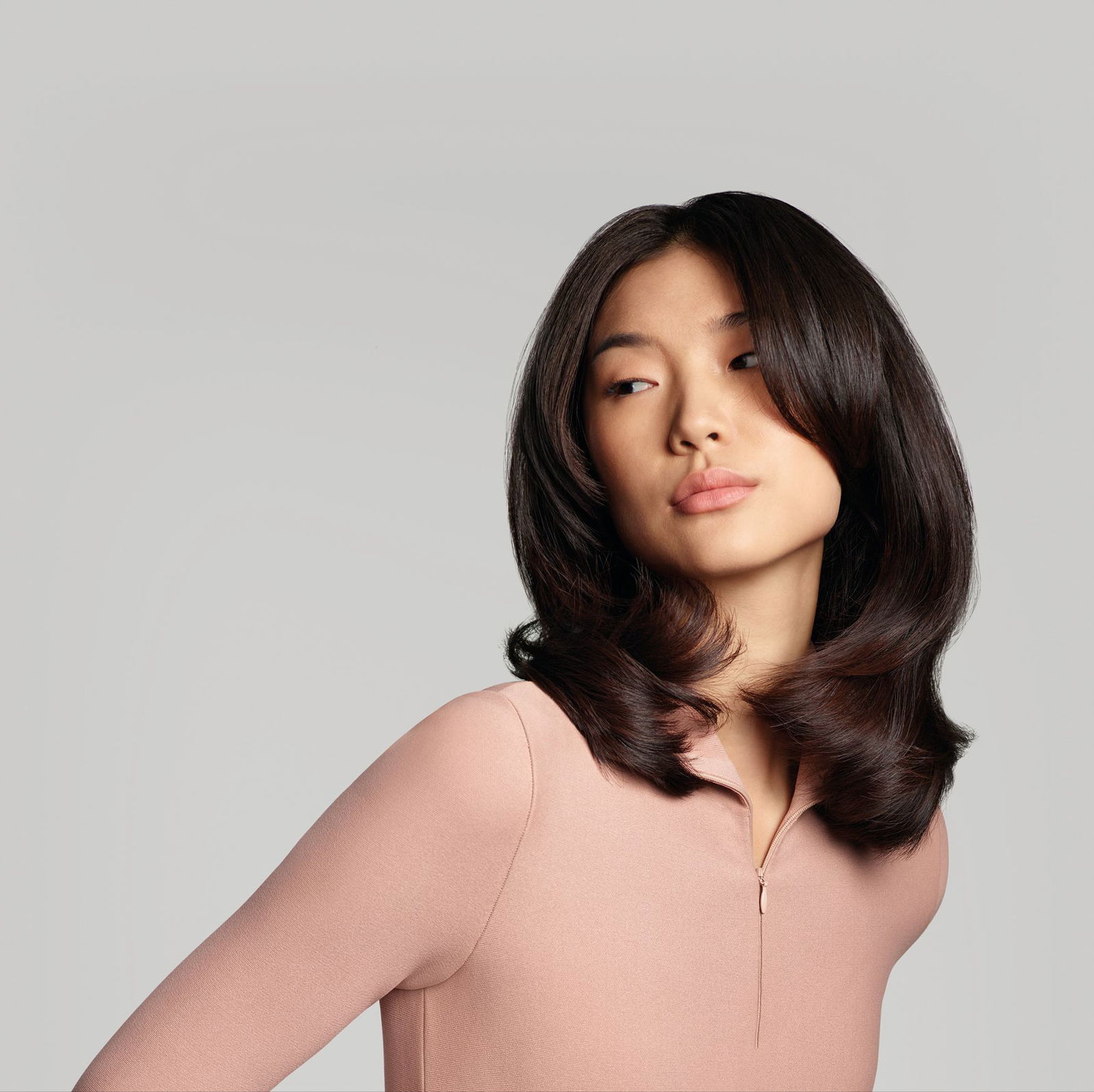 HD16_HAIR_073-CMYK-FinishedLook-Type1-MediumLength-StylingConcentrator-A6_MONO.jpg