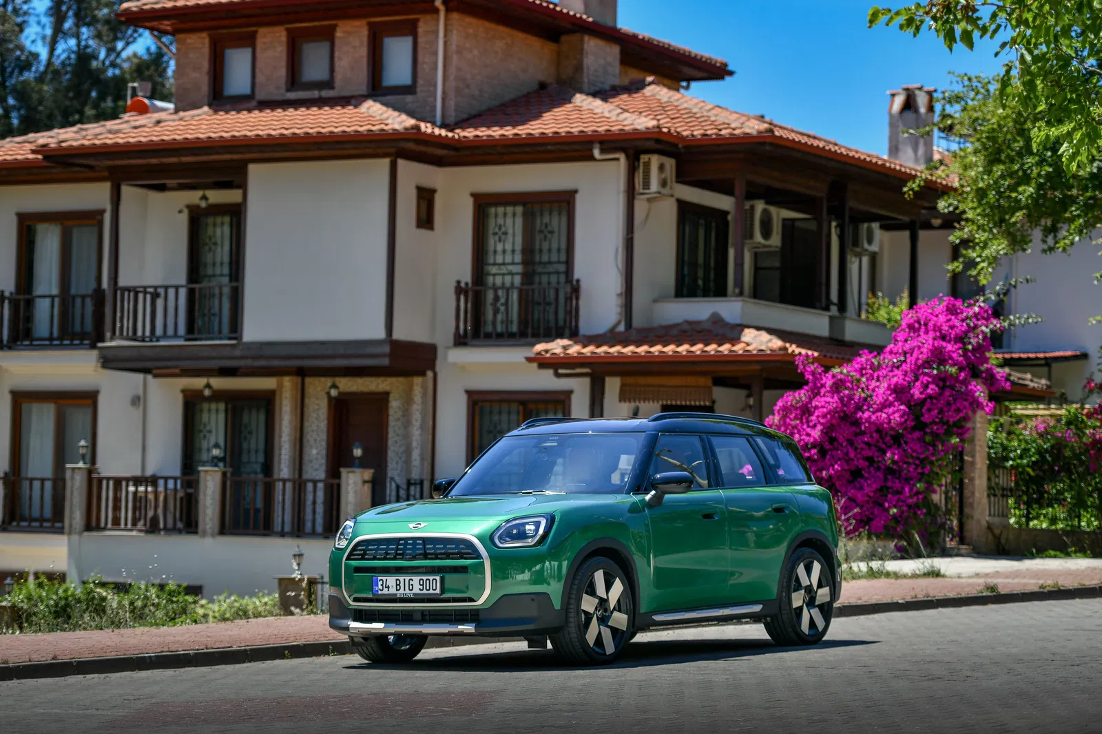 Yeni Tamamen Elektrikli MINI Countryman