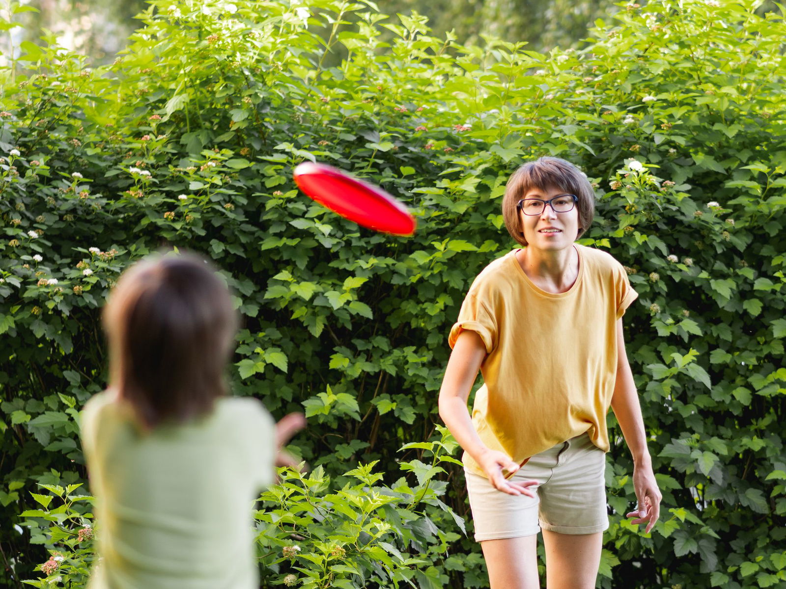 Mother-And-Son-Play-Frisbee-On-Grass-Lawn.-Summer-Vibes.-Family-Life.-Sports-Game-At-Backyard.-1360323459_2003x1502.jpeg