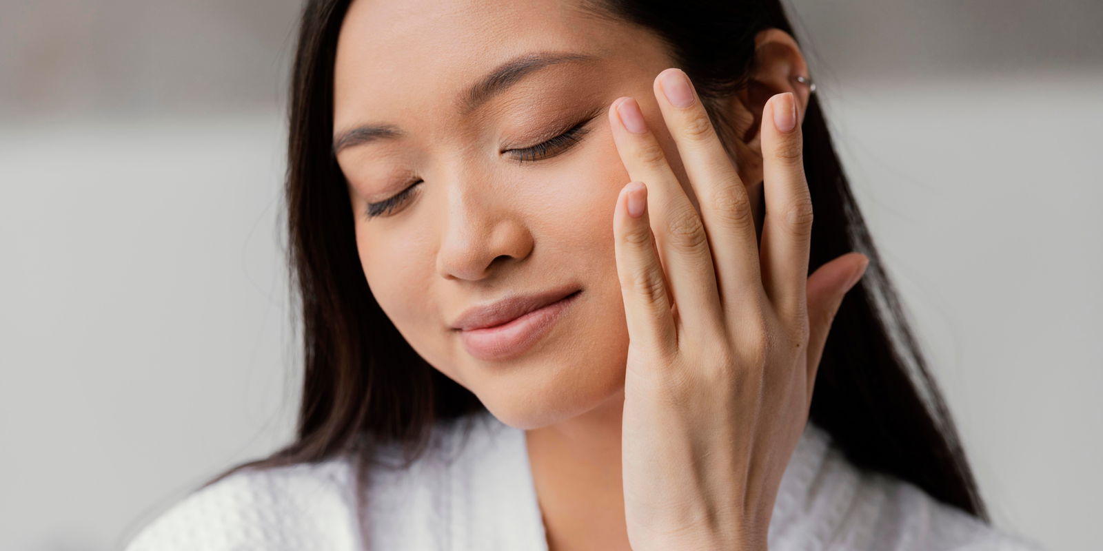 young-woman-doing-beauty-treatment.jpg